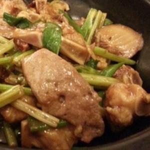 啫啫豬潤排骨煲